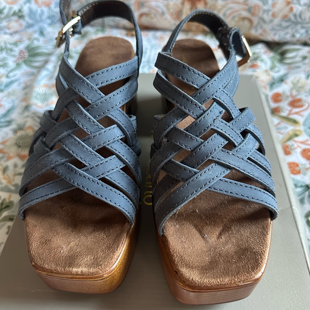 House of Harlow 1960 Strappy Clogs Size 7.5 $40